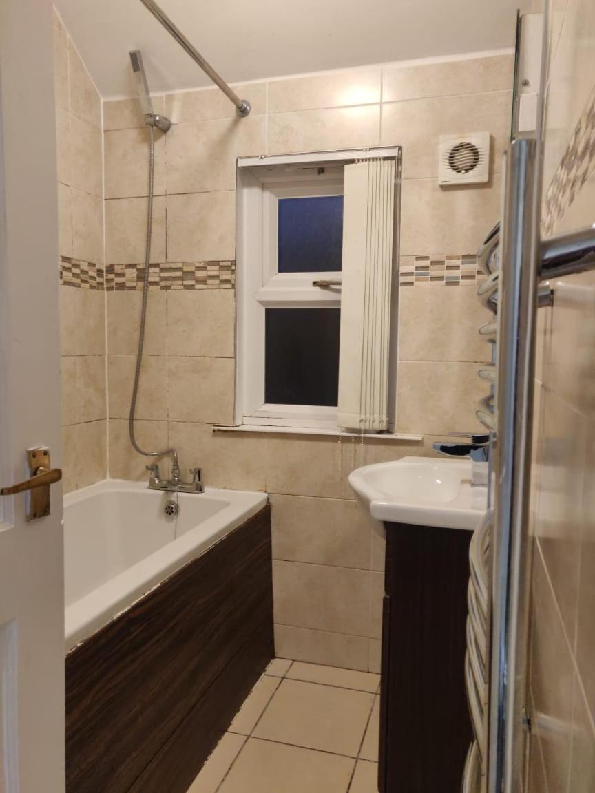 Nice Double Near Cricket & Football Ground Guest house *
