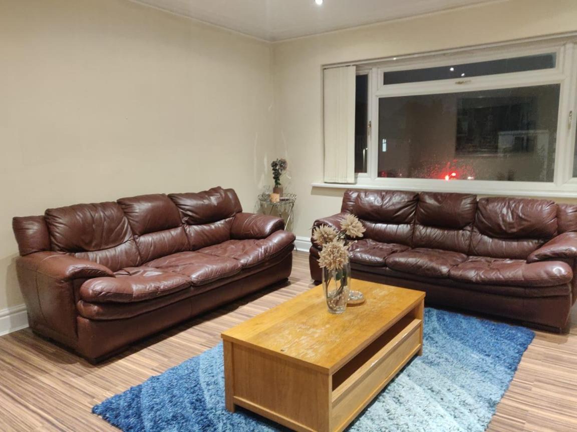 Nice Double Near Cricket & Football Ground Guest house *
